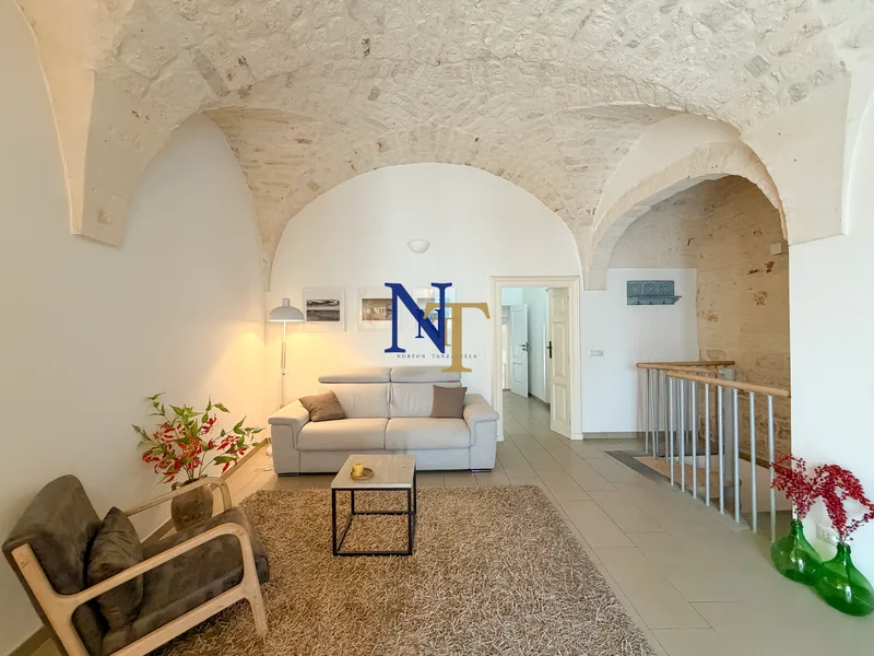 Spacious Independent House with 3 Entrances for Sale in Ceglie Messapica